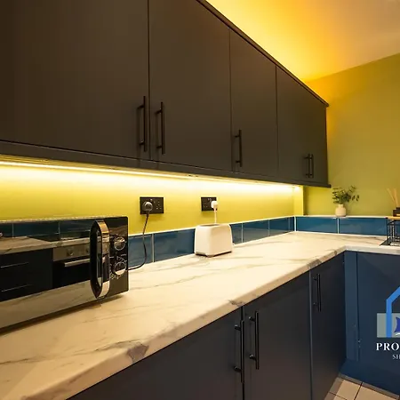 Spacious Manchester City Condo - Parking - Next To Ao Arena - Local Attraction & Transport Links-2