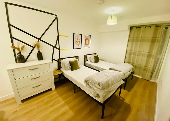 1 Big Stunning Bedroom In An Central To Piccadilly, Mancity Stadium, And Coop Live